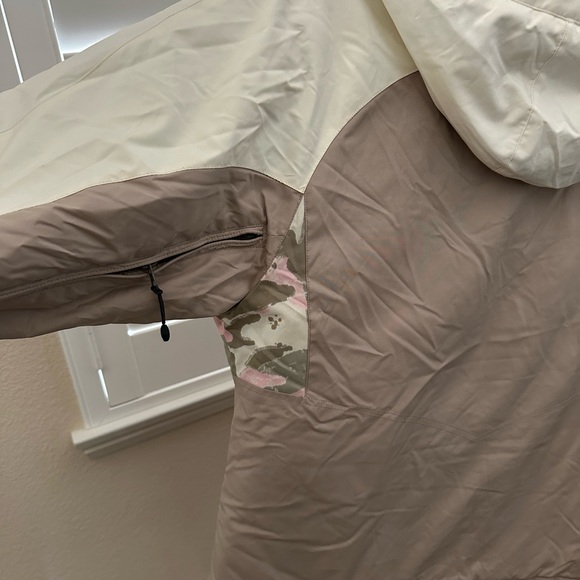 E408 Women’s Snowboarding Jacket - Picture 6 of 8